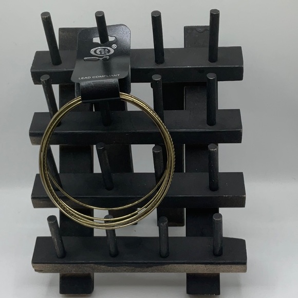 NThandmade Jewelry Jewelry - Woman’s contemporary fashion bangles